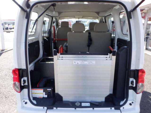 NV200バネットバン1.6 チェアキャブ 車いす1名仕様 専用サードシート無