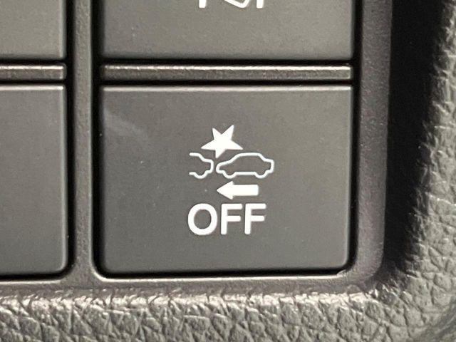 �y�z���_�Z���V���O�z���s���ɑO���̎ԗ�����F�����A�Փ˂������Ȏ��͌x��ƃu���[�L�ŏՓˉ���Ɣ�Q�y�����A�V�X�g�B�����S�Ƀh���C�u�����y���݂��������܂��B