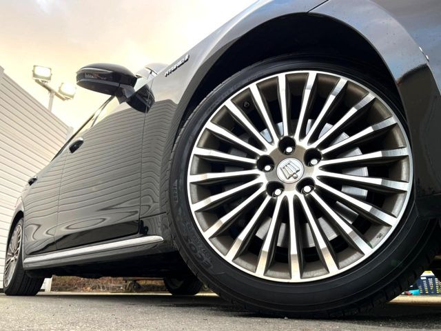 �y����18�C���`�A���~�z�C�[���z�O�ςɃ}�b�`���������A���~�z�C�[���𑕒����Ă���܂��B�e��ЊO�A���~�z�C�[����A�X�^�b�h���X�^�C�����戵�����Ă���܂��B���񂲑��k����������