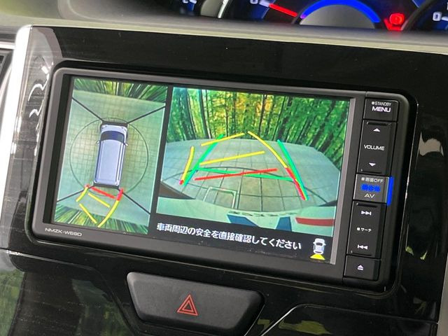 【パノラマモニター】専用のカメラにより、上から見下ろしたような視点で360度クルマの周囲を確認することができます☆死角部分も確認しやすく、狭い場所での切り返しや駐車もスムーズに行えます。