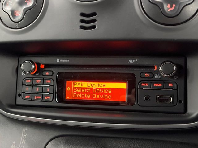 ��Bluetooth:���莝���̃X�}�[�g�t�H���ȂǂƐڑ����A�n���Y�t���[�ʘb��Տꊴ����~���[�W�b�N�Đ������y���݂��������܂��B�����ڑ��ł��̂Ŕς킵��������܂����