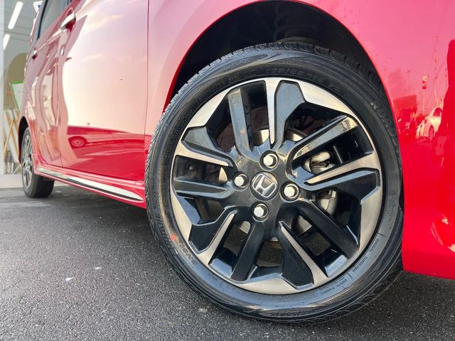 �y�����A���~�z�C�[���z�O�ςɃ}�b�`���������A���~�z�C�[���𑕒����Ă���܂��B�e��ЊO�A���~�z�C�[����A�X�^�b�h���X�^�C�����戵�����Ă���܂��B���񂲑��k����������