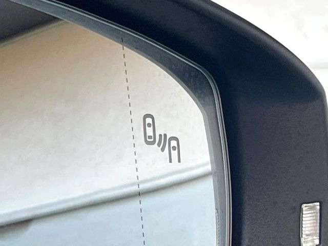 ���u���C���h�A�V�X�g�Z���T�[:���p����̎Ԃ����m���A�h���C�o�[���Ԑ��ύX���s���ۂɁA�x�����Ƌ��ɒ��ӂ𑣂��Ă������S�x���@�\�ł�!