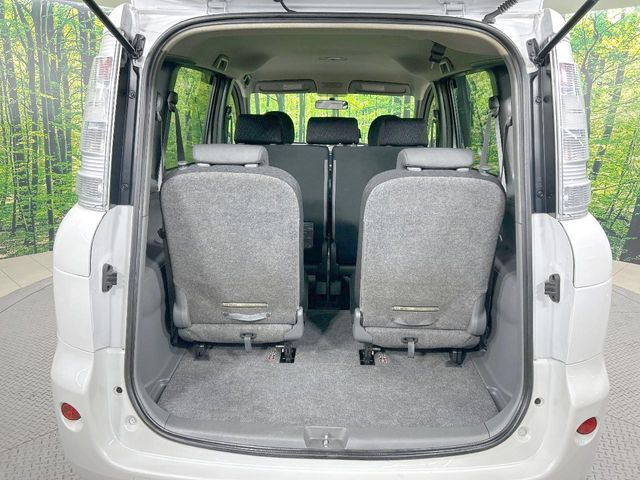 ���i�̂���������ʋ΁A���}���ɏ\���ȉ׎��X�y�[�X���m�ۂ��Ă���܂��B�Z�J���h�V�[�g��|���ƁA�傫�ȉו��̐ύڂ��\�ł���