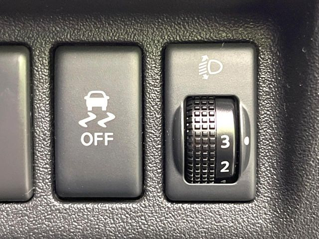 �y������h�~���u�z�ԗ��̉���������m����ƁA�����I�Ɏԗ��̐i�s������ۂ悤�Ɏԗ��𐧌䂵�܂��B�J�̓��ȂǊ���₷���H�ʏ󋵂ł����S�ȉ^�]���\�ł��B