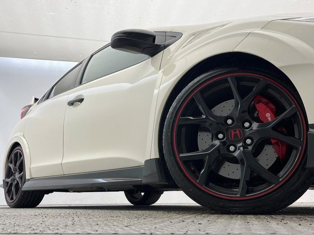 �y����19�C���`�A���~�z�C�[���z�O�ςɃ}�b�`���������A���~�z�C�[���𑕒����Ă���܂��B�e��ЊO�A���~�z�C�[����A�X�^�b�h���X�^�C�����戵�����Ă���܂��B���񂲑��k����������