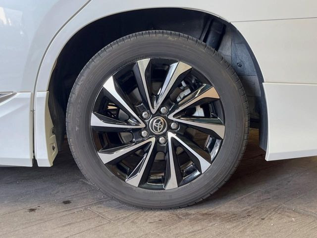 �y����17�C���`�A���~�z�C�[���z�O�ςɃ}�b�`���������A���~�z�C�[���𑕒����Ă���܂��B�e��ЊO�A���~�z�C�[����A�X�^�b�h���X�^�C�����戵�����Ă���܂��B���񂲑��k����������