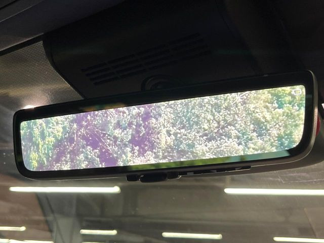 【デジタルインナーミラー】後席の大きな荷物や同乗者で後方が確認しづらい時でも安心!カメラが撮影した車両後方の映像をルームミラー内に表示。クリアな視界で状況の確認が可能です!