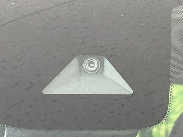 �y�G�}�[�W�F���V�[�u���[�L�z���s���ɑO���̎ԗ�����F�����A�Փ˂������Ȏ��͌x��ƃu���[�L�ŏՓˉ���Ɣ�Q�y�����A�V�X�g�B�����S�Ƀh���C�u�����y���݂��������܂��B