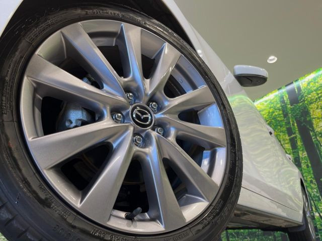 �y����18�C���`�A���~�z�C�[���z�O�ςɃ}�b�`���������A���~�z�C�[���𑕒����Ă���܂��B�e��ЊO�A���~�z�C�[����A�X�^�b�h���X�^�C�����戵�����Ă���܂��B���񂲑��k����������