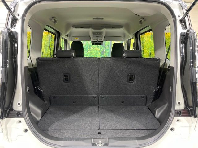 ���i�̂���������ʋ΁A���}���ɏ\���ȉ׎��X�y�[�X���m�ۂ��Ă���܂��B�Z�J���h�V�[�g��|���ƁA�傫�ȉו��̐ύڂ��\�ł���