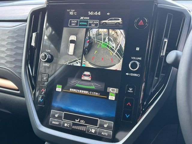 �y�}���`�e���C�����j�^�[�z�Ԃ̃t�����g��T�C�h�̃J�����摜�𓯎��Ƀ��j�^�[�\�����邱�ƂŁA���H�⋷�����𑖍s���ł����͂̏󋵊m�F���ł����S!�{�iSUV�ɂ��ꂵ�������ł���