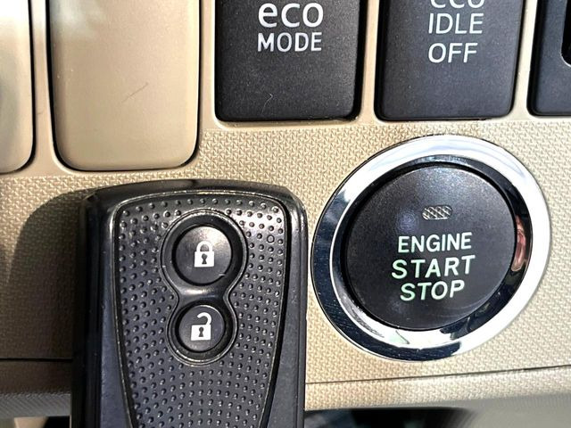 �y�L�[�t���[�V�X�e���z�J�o����|�P�b�g�ɓ��ꂽ�܂܂ł��h�A�̎{���E�������\�ȃX�}�[�g�L�[�𑕔��B�G���W���̃I���E�I�t�����J�M�����o���K�v����������Ƃ��Ă��֗��ł���