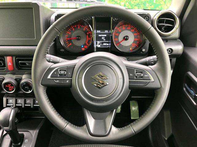 �y�����v�����X�e�A�����O�z�㎿�Ȋv���g�p���邱�ƂŁA��ɂ����������݂ƂĂ��^�]���₷���n���h���ł���