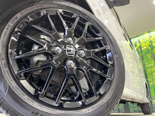 �y����15�C���`�A���~�z�C�[���z�O�ςɃ}�b�`���������A���~�z�C�[���𑕒����Ă���܂��B�e��ЊO�A���~�z�C�[����A�X�^�b�h���X�^�C�����戵�����Ă���܂��B���񂲑��k����������