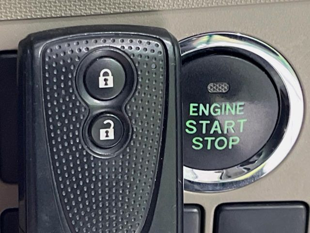 �y�L�[�t���[�V�X�e���z�J�o����|�P�b�g�ɓ��ꂽ�܂܂ł��h�A�̎{���E�������\�ȃX�}�[�g�L�[�𑕔��B�G���W���̃I���E�I�t�����J�M�����o���K�v����������Ƃ��Ă��֗��ł���