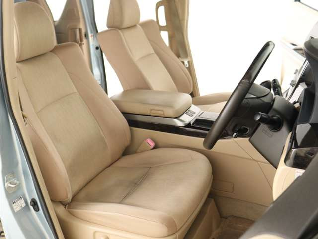 (電動シート)運転席8ウェイパワーシート!シートメモリー機能付き!上級グレードならではの贅沢装備で人気装備となります。
