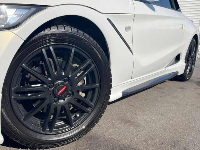 �y15�C���`�A���~�z�C�[���z�O�ςɃ}�b�`�����A���~�z�C�[���𑕒����Ă���܂��B�e��A���~�z�C�[����A�X�^�b�h���X�^�C�����戵�����Ă���܂��B���񂲑��k����������