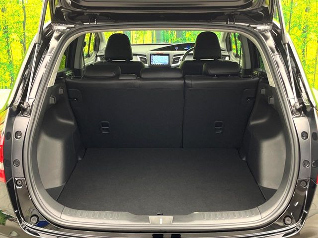 ���i�̂���������ʋ΁A���}���ɏ\���ȉ׎��X�y�[�X���m�ۂ��Ă���܂��B�Z�J���h�V�[�g��|���ƁA�傫�ȉו��̐ύڂ��\�ł���