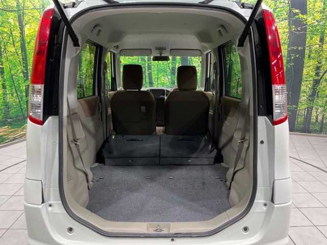 ���i�̂���������ʋ΁A���}���ɏ\���ȉ׎��X�y�[�X���m�ۂ��Ă���܂��B�Z�J���h�V�[�g��|���ƁA�傫�ȉו��̐ύڂ��\�ł���