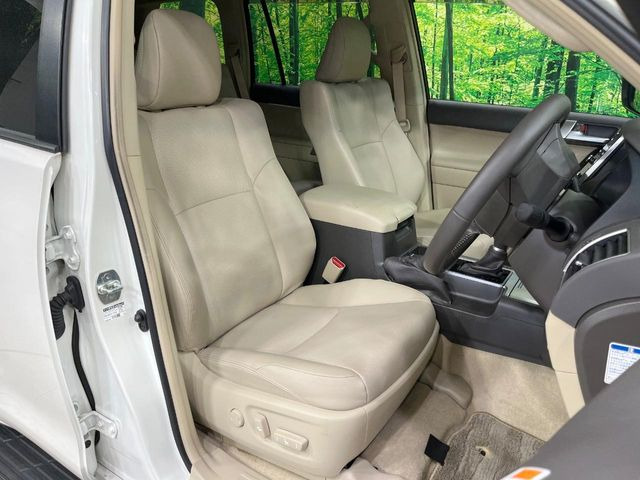 【ベージュレザーシート】デザイン性が高く、高級感のあるベージュ革シート。常に体に触れる部分だから、座り心地の良さにはこだわりたいですね♪汚れの付着や劣化を抑制する内装コーティング施工もおススメですよ♪