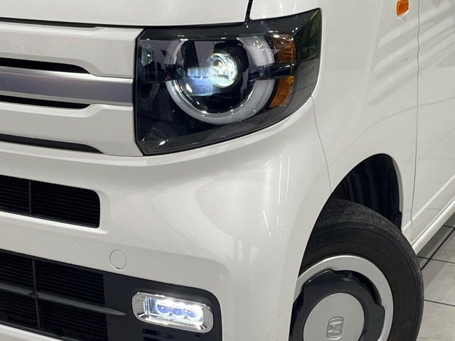 �yLED�w�b�h���C�g�z���V����ԑ��s�����ǍD�Ȏ��E���m�ۂ����S���ĉ^�]�ł��鍂�P�xLED�w�b�h���C�g�𑕔�!�_�����x�������A����d�͂��}�����Ă��܂��B