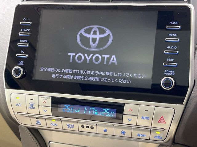 【メーカー純正ナビ】インテリアに溶け込むスタイリッシュな「専用設計」メーカーナビを装備♪視認性や操作性など基本性能にも優れ、より上質なカーライフをお楽しみいただけます。