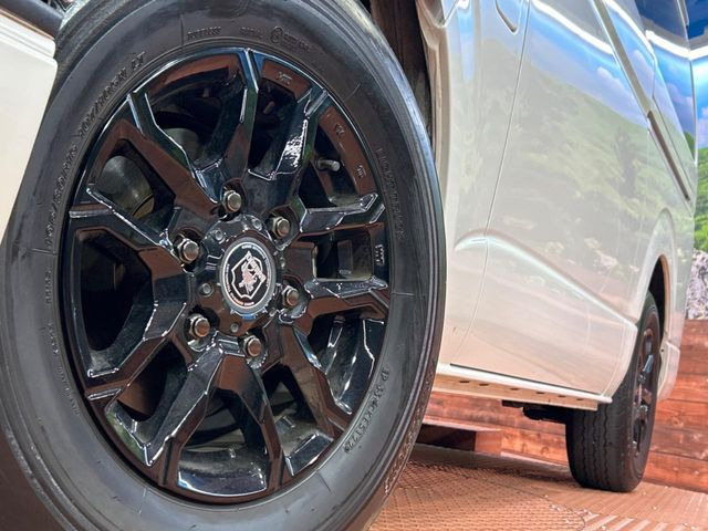 �y15�C���`�A���~�z�C�[���z�O�ςɃ}�b�`�����A���~�z�C�[���𑕒����Ă���܂��B�e��A���~�z�C�[����A�X�^�b�h���X�^�C�����戵�����Ă���܂��B���񂲑��k����������