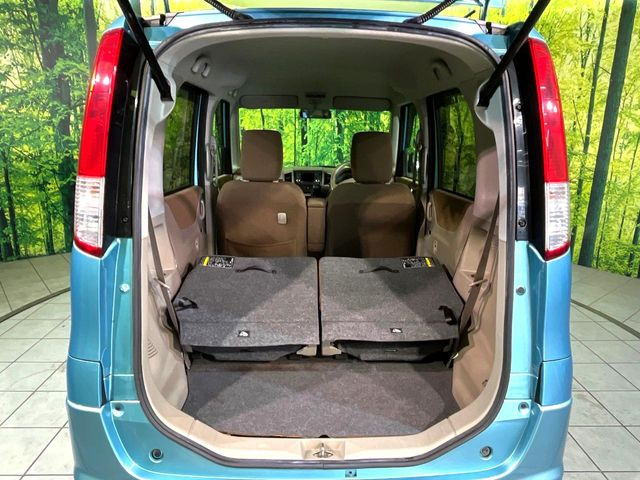 ���i�̂���������ʋ΁A���}���ɏ\���ȉ׎��X�y�[�X���m�ۂ��Ă���܂��B�Z�J���h�V�[�g��|���ƁA�傫�ȉו��̐ύڂ��\�ł���