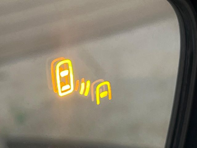 �y�u���C���h�X�|�b�g���[�j���O�z���s���A�h�A�~���[�̎��p�ɂȂ�₷���ӏ��Ɍ㑱�Ԃ��ڋ߂���ƃT�C�h�~���[�t�߂Ɍx����\���A�h���C�o�[�ɒ��ӊ��N�����Ă���܂��B