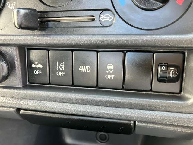 2WD&rArr;4WD�̐ؑւ����{�^��1�̃J���^������ł�!�~���4WD���K�v�Ȏ��ȊO��2WD�ő��s�ł��܂�!