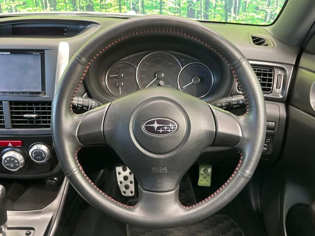 �y�����v�����X�e�A�����O�z�㎿�Ȋv���g�p���邱�ƂŁA��ɂ����������݂ƂĂ��^�]���₷���n���h���ł���