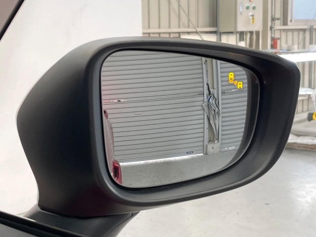 �y�u���C���h�X�|�b�g���j�^�����O�z���s���A�h�A�~���[�̎��p�ɂȂ�₷���ӏ��Ɍ㑱�Ԃ��ڋ߂���ƃT�C�h�~���[�t�߂Ɍx����\���A�h���C�o�[�ɒ��ӊ��N�����Ă���܂��B