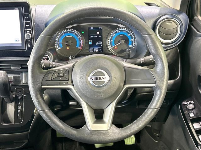 �y�����v�����X�e�A�����O�z�㎿�Ȋv���g�p���邱�ƂŁA��ɂ����������݂ƂĂ��^�]���₷���n���h���ł���