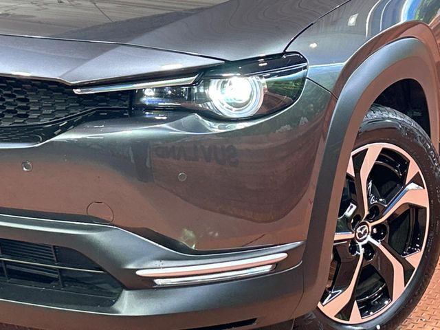 �yLED�w�b�h���C�g�z���V����ԑ��s�����ǍD�Ȏ��E���m�ۂ����S���ĉ^�]�ł��鍂�P�xLED�w�b�h���C�g�𑕔�!�_�����x�������A����d�͂��}�����Ă��܂��B