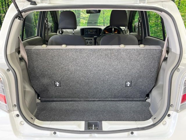 ���i�̂���������ʋ΁A���}���ɏ\���ȉ׎��X�y�[�X���m�ۂ��Ă���܂��B�Z�J���h�V�[�g��|���ƁA�傫�ȉו��̐ύڂ��\�ł���