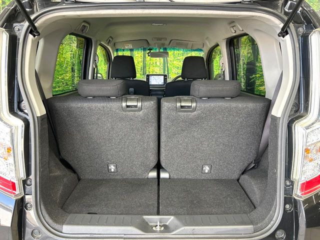 ���i�̂���������ʋ΁A���}���ɏ\���ȉ׎��X�y�[�X���m�ۂ��Ă���܂��B�Z�J���h�V�[�g��|���ƁA�傫�ȉו��̐ύڂ��\�ł���