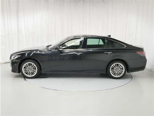 クラウンハイブリッド 2.5 S Four エレガンス スタイルIII 4WD