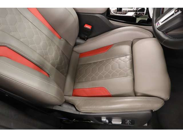 0-100km/h������4.1�b����3.8�b�ɒZ�k����A�n�C�p�t�H�[�}���XSUV�ɑ�������1��ł��B���񂱂̋@��ɂ��������������܂��B