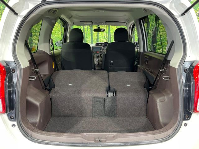 ���i�̂���������ʋ΁A���}���ɏ\���ȉ׎��X�y�[�X���m�ۂ��Ă���܂��B�Z�J���h�V�[�g��|���ƁA�傫�ȉו��̐ύڂ��\�ł���