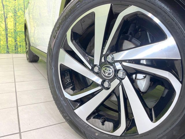 【純正17インチアルミホイール】外観にマッチした純正アルミホイールを装着しております。各種社外アルミホイールや、スタッドレスタイヤも取扱いしております。是非ご相談ください♪