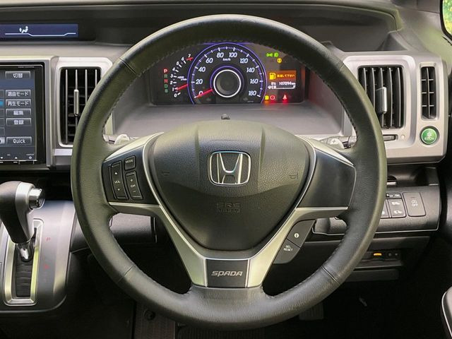 �y�����v�����X�e�A�����O�z�㎿�Ȋv���g�p���邱�ƂŁA��ɂ����������݂ƂĂ��^�]���₷���n���h���ł���