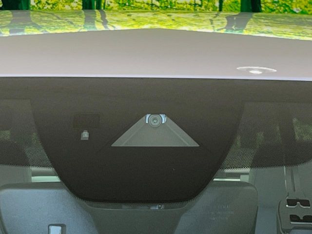 �yi-ACTIVESENSE�z���s���ɑO���̎ԗ�����F�����A�Փ˂������Ȏ��͌x��ƃu���[�L�ŏՓˉ���Ɣ�Q�y�����A�V�X�g�B�����S�Ƀh���C�u�����y���݂��������܂��B