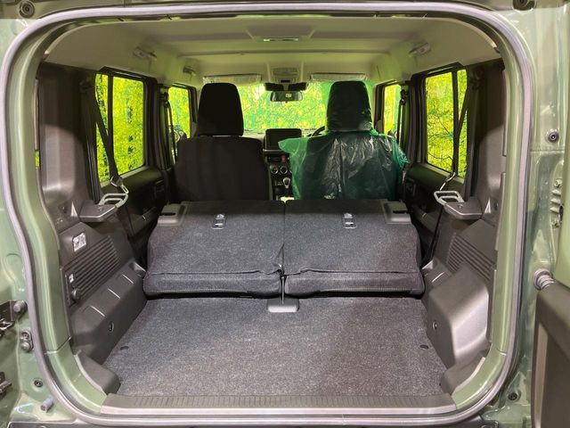 ���i�̂���������ʋ΁A���}���ɏ\���ȉ׎��X�y�[�X���m�ۂ��Ă���܂��B�Z�J���h�V�[�g��|���ƁA�傫�ȉו��̐ύڂ��\�ł���