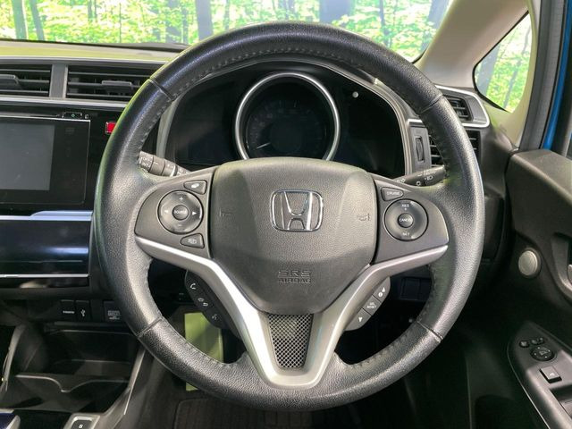 �y�����v�����X�e�A�����O�z�㎿�Ȋv���g�p���邱�ƂŁA��ɂ����������݂ƂĂ��^�]���₷���n���h���ł���