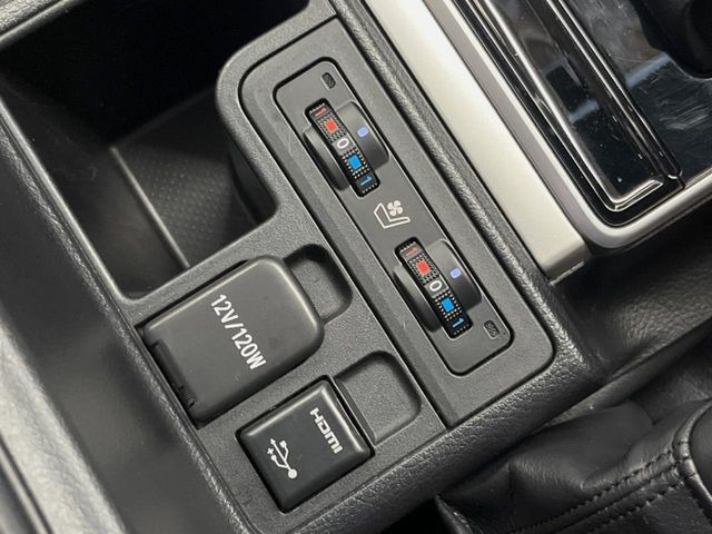 【シートベンチレーション】夏場は涼しい風でお尻や背中の熱やムレを防ぎ、冬はエアコンよりも早く温まってポカポカに!季節を問わず快適に過ごせます。