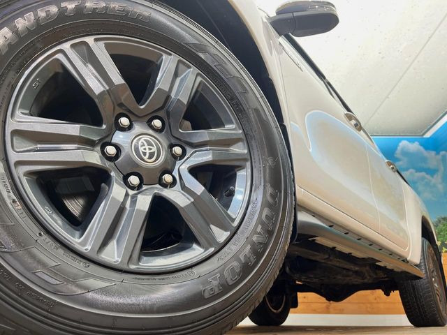 �y����17�C���`�A���~�z�C�[���z�O�ςɃ}�b�`���������A���~�z�C�[���𑕒����Ă���܂��B�e��ЊO�A���~�z�C�[����A�X�^�b�h���X�^�C�����戵�����Ă���܂��B���񂲑��k����������