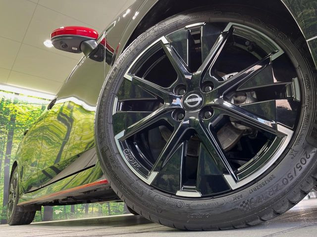 �O�ςɃ}�b�`���������A���~�z�C�[���𑕒����Ă���܂��B�e��ЊO�A���~�z�C�[����A�X�^�b�h���X�^�C�����戵�����Ă���܂��B���񂲑��k����������