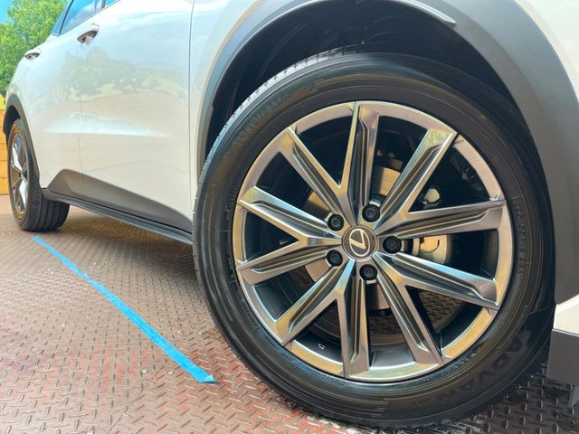 �y����18�C���`�A���~�z�C�[���z�O�ςɃ}�b�`���������A���~�z�C�[���𑕒����Ă���܂��B�e��ЊO�A���~�z�C�[����A�X�^�b�h���X�^�C�����戵�����Ă���܂��B���񂲑��k����������