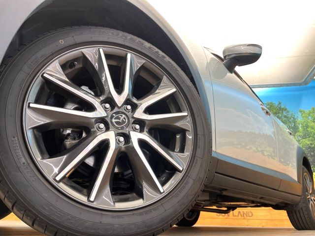 �y����18�C���`�A���~�z�C�[���z�O�ςɃ}�b�`���������A���~�z�C�[���𑕒����Ă���܂��B�e��ЊO�A���~�z�C�[����A�X�^�b�h���X�^�C�����戵�����Ă���܂��B���񂲑��k������